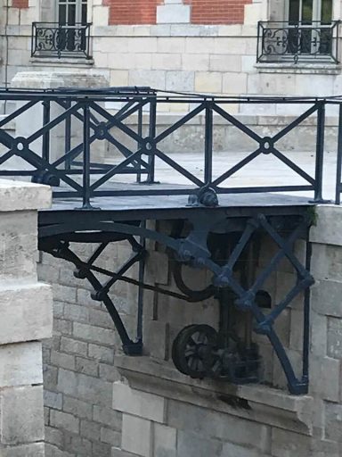 Pont levis du Château Sully terminé